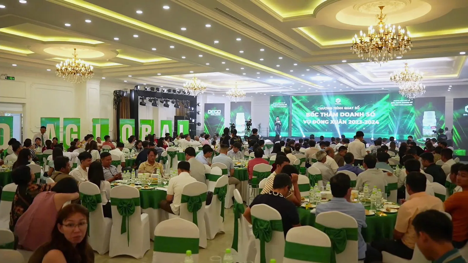 Toàn cảnh khách tham dự sự kiện IDA Global trong hội trường